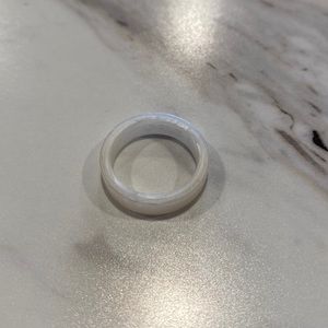 women’s Qalo ring: Pearl